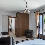 Apartment Xenios *
