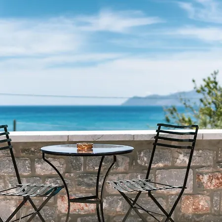 Xenios קוטרונאס