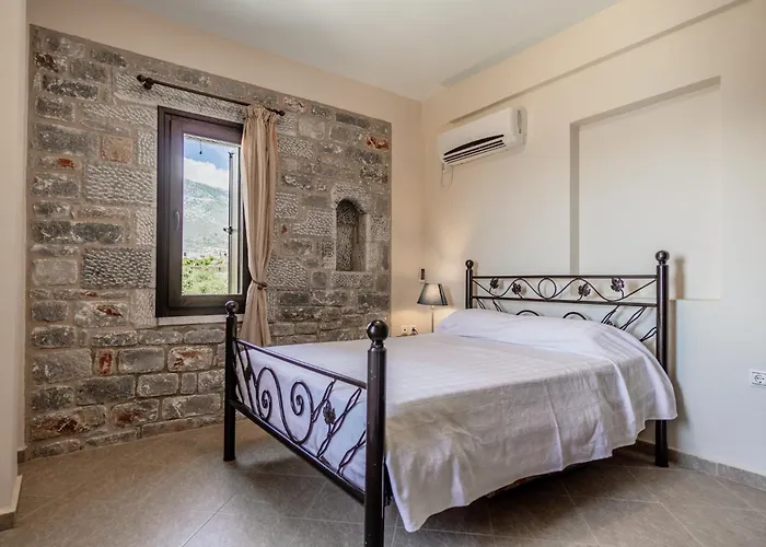 Xenios * كوتروناس